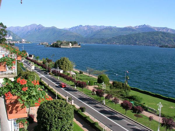 Saída para conhecer um dos mais belos lagos italianos e a belíssima cidade de Stresa. Em um pitoresco passeio de barco pelo lago, conheceremos o conjunto das Ilhas Borromeu.