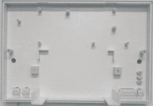 GCP 10000 LIGHT Parafusos de fixação da tampa Figura 2 Posição correta (vertical) de fixação do equipamento a uma parede.