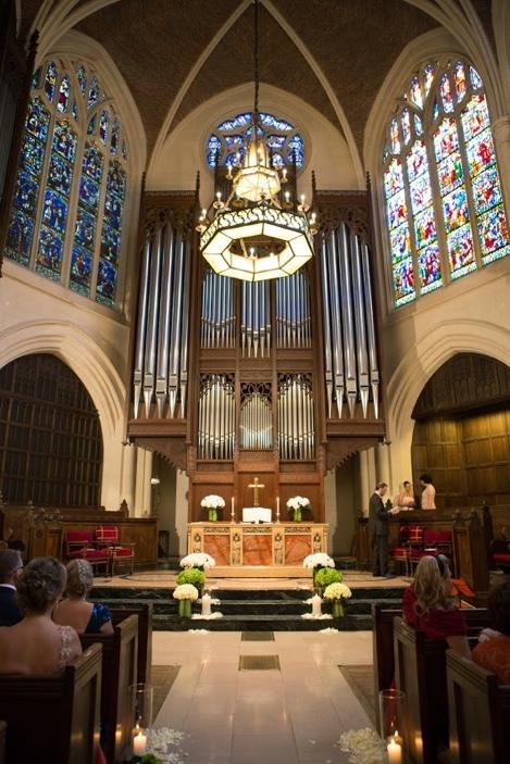 inglês ou francês - na foto a direita. Inclui organista para a cerimônia (nao inclui decoração floral) 1.