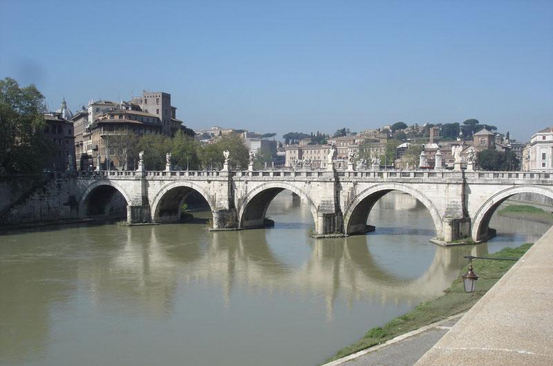 Arquitetura excepcional, composta por edifícios, marcos e monumentos que representam a própria essência de Roma e sua historia, tornando a paisagem do