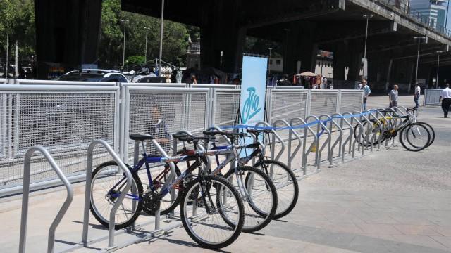 BICICLETÁRIO - local, na via ou fora dela, destinado ao estacionamento de bicicletas.