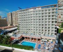 O hotel está localizado a 500m da praia do Levante, numa área calma.