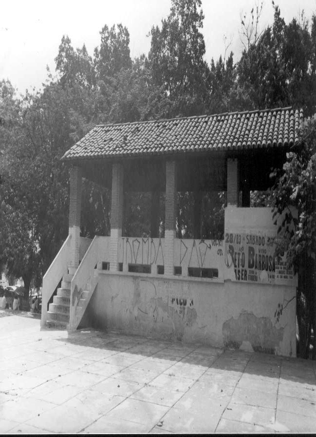 1992 38 O coreto na Praça Padre Aleixo Monteiro Mafra (Praça do Forró), foi durante anos o principal palco das