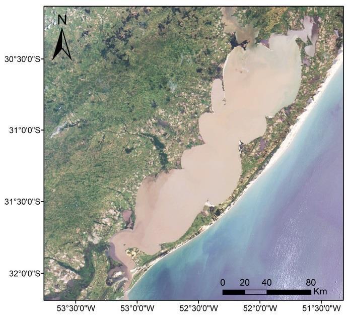 2 - Localização da Área de Estudo A área de estudos a que se refere este trabalho é a Lagoa dos Patos, lagoa costeira situada no extremo sul do Brasil, com comprimento médio de 240 km, largura média