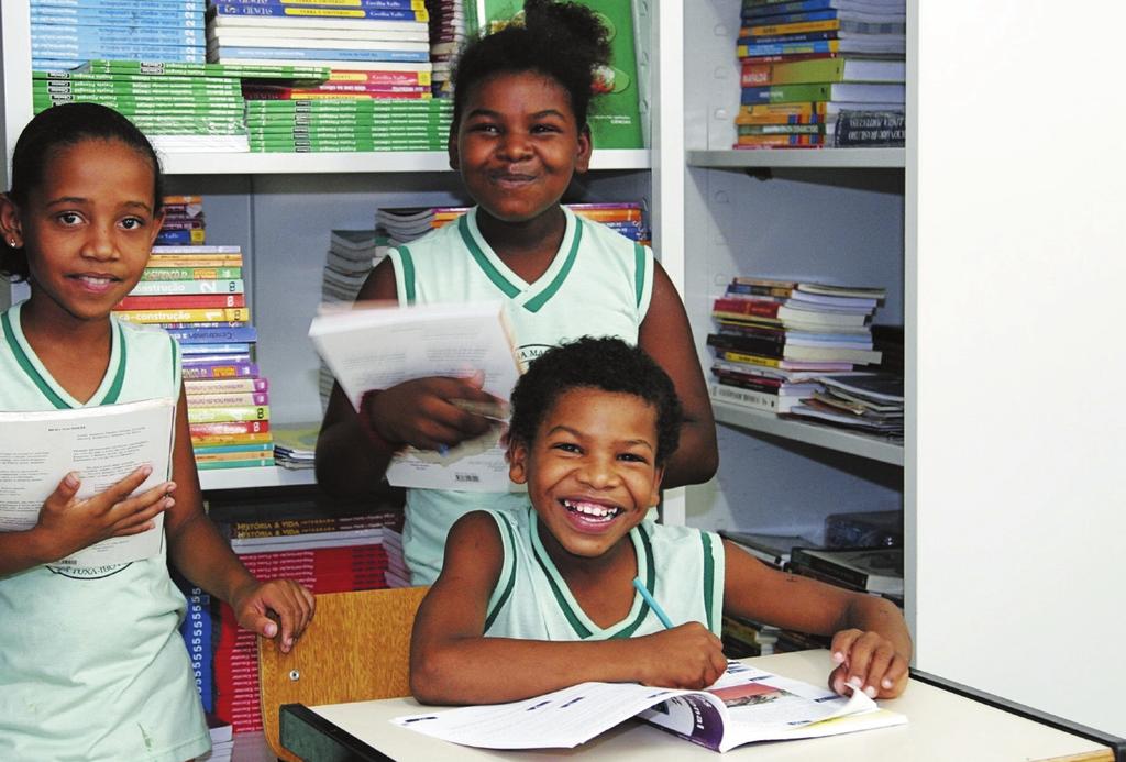 UNICEF/BRZ/Manuela Cavadas A exclusão escolar no Brasil O primeiro passo para combater a exclusão escolar é tirar 2,8 milhões de meninos e meninas da invisibilidade.
