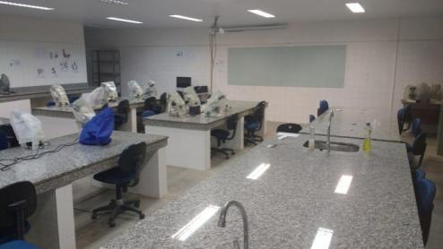 O Laboratório de Botânica: O laboratório de Botânica (LDB) está situado na Universidade Federal da Paraíba, campus João Pessoa, no Centro de Ciências Exatas e da Natureza (CCEN), Departamento de