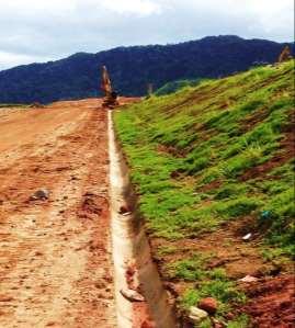 na praça de operação, espalhamento e compactação. MODO E TAXA DE COMPACTAÇÃO/ESPALHAMENTO: Compactação de baixo para cima com 4 passadas.