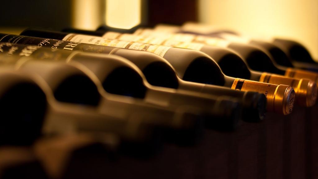 AMBIENTES DE CONSUMO Consumidores preferem apreciar vinho em casa Do total de 1.007 menções, 167 citaram ambientes onde estava sendo consumido o vinho.