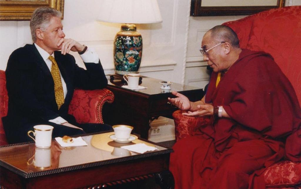 1989 Dalai Lama ganha o