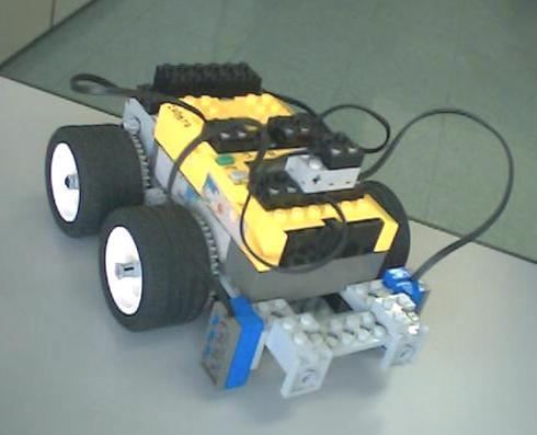 O robô a ser usado Três sensores: 1 e 3 são de luz (SENSOR_LIGHT) 2 é