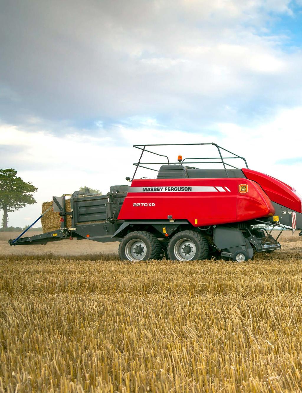 Design global e CONFORTO OPERACIONAL As máquinas são produzidas com o design global da Massey Ferguson, com modelos modernos e tecnológicos.