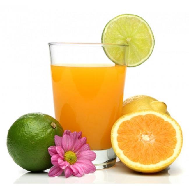 SUCO DETOX DE LARANJA COM LIMÃO 1 xícara de suco de laranja natural; Suco de 1 limão fresco; 1 cenoura descascada; 1 colher de sopa