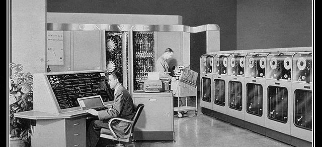 1951-1958: 1958: A Válvula a vácuo Em 1952, Grace Hopper criou o primeiro compilador e