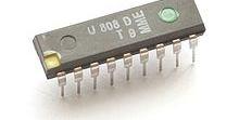 1971-Até Hoje: O microprocessador Intel 8008 O primeiro microprocessador comercial foi inventado pela Intel em 1971 para atender uma empresa japonesa que precisava de um circuito integrado