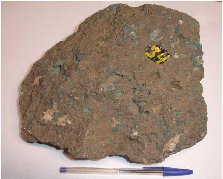 Devido à consolidação se dar na superfície, seus minerais são pequenos. O basalto (Figura 3.