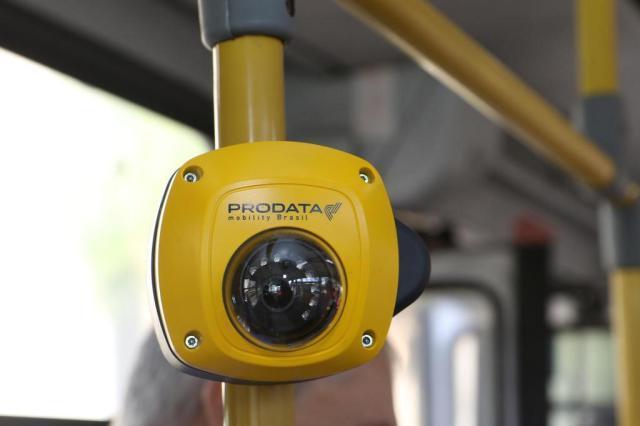 Reconhecimento facial nos ônibus Para evitar fraudes e melhorar a segurança dos usuários do transporte público, a Prefeitura está testando a tecnologia de