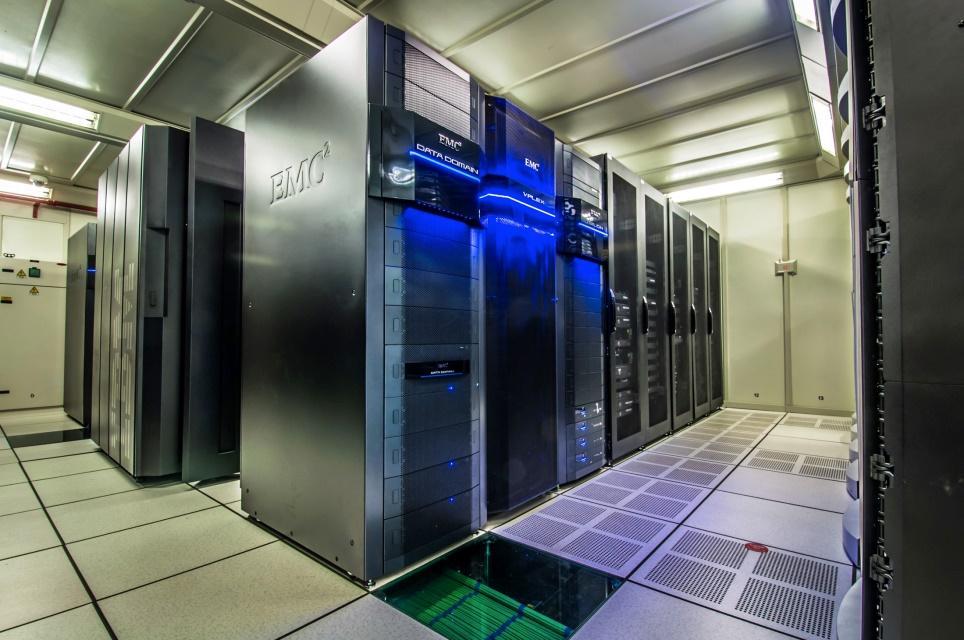 Data Center Sala segura onde estão instalados os equipamentos que recebem os dados transmitidos pela Infovia.