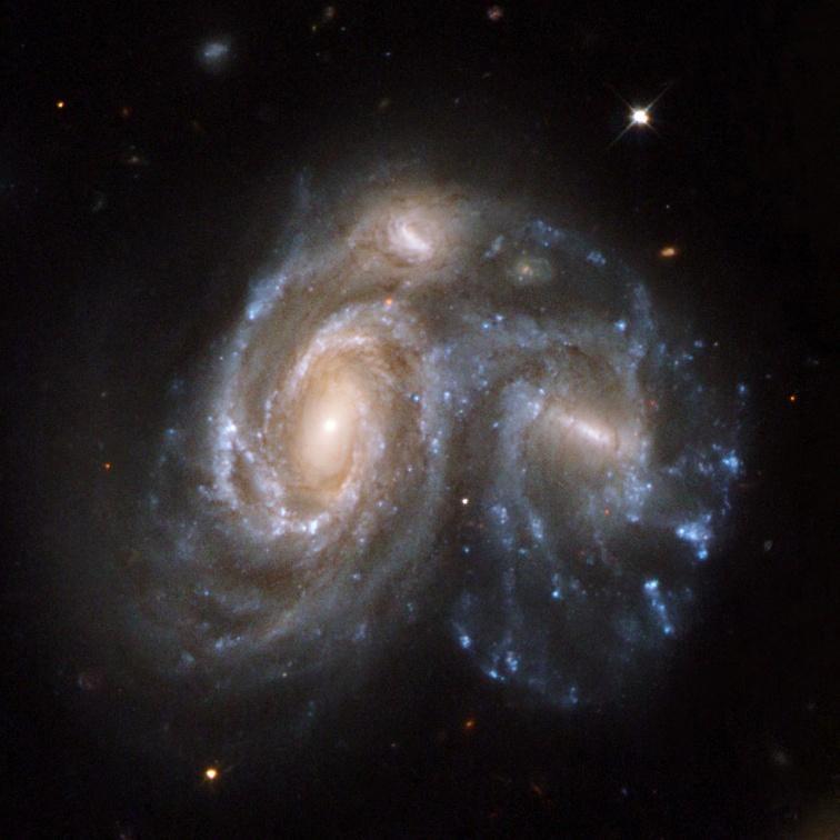 Evolução das Galáxias As galáxias podem colidir.
