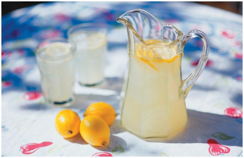Pode-se resfriar uma limonada em um jarro colocando-se gelo.