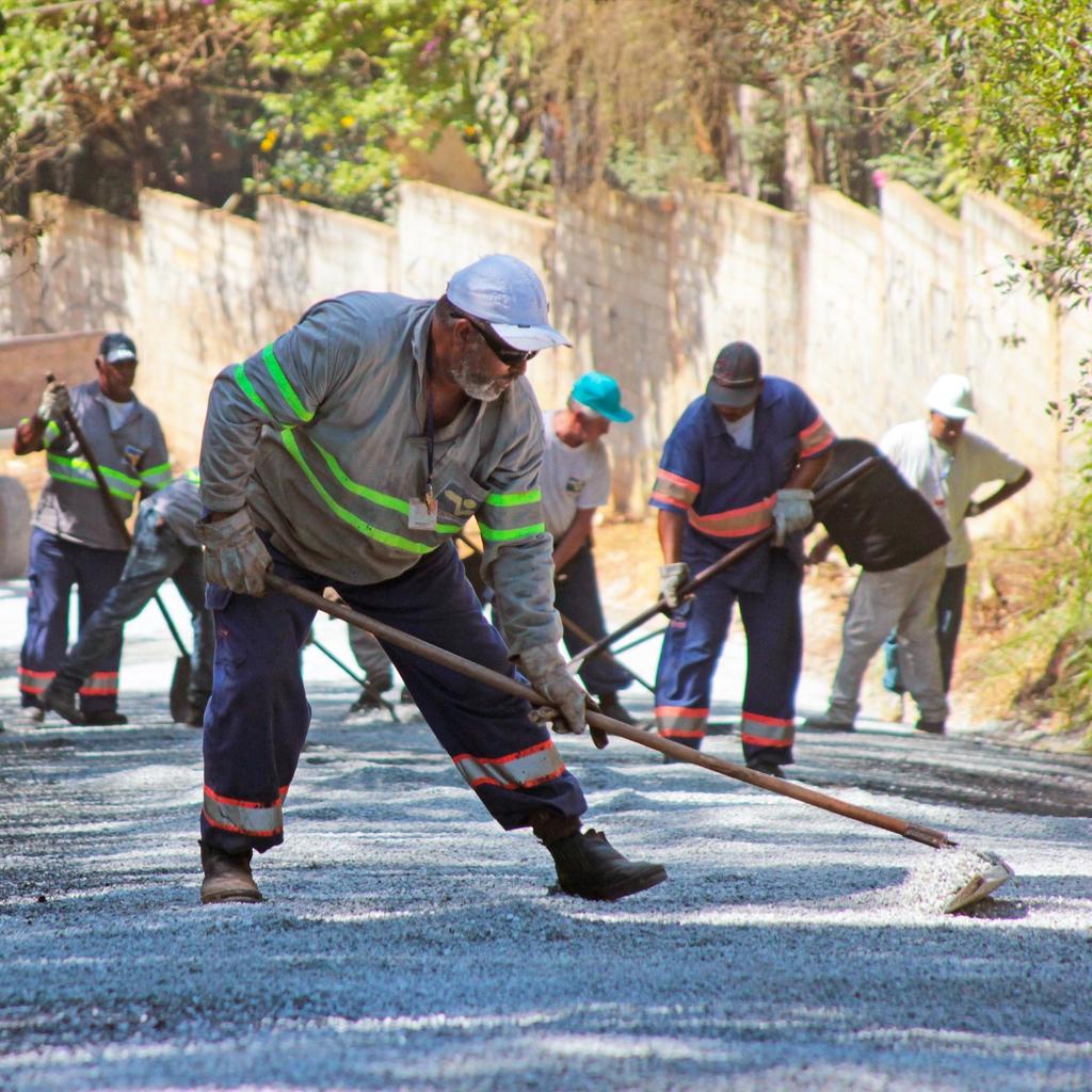 Manutenção Mecânica Especializada Estrada dos Veigas Bairro: São João e Recreio São Jorge Início: 17/04/2017 Previsão de Término: 30/06/17 Status: Em andamento Objeto: Serviços de melhoramento com