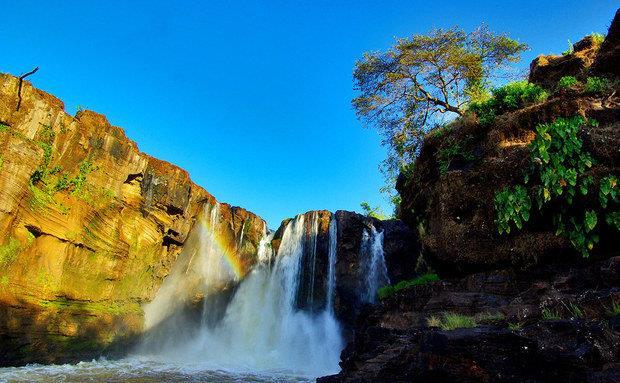 Cachoeiras do São Romão A Cachoeira de São Romão é uma queda d'água lindíssima, localizada no Rio Farinha, um afluente do Rio Tocantins, a 70