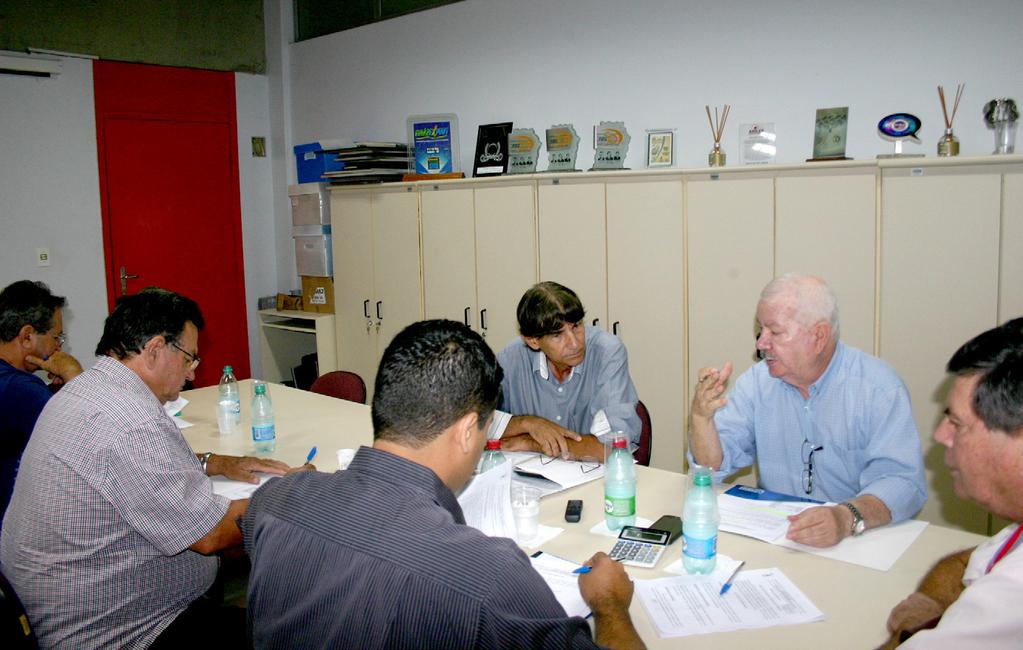 SINDICER/GO Entidade debate Convenção Coletiva de Trabalho BOLETIM ELETRÔNICO Sindicato das Indústrias Cerâmicas do Estado de Goiás O (Sindicer/GO), sob a presidência do empresário Laerte Simão,