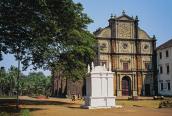 [11] Basílica do Bom Jesus, 1594-1603, Velha Goa. Existem, ainda, mais duas regiões onde o português desempenhou um papel importante: Goa e Macau!