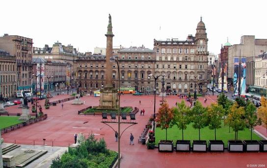 Universidade (fundada no ano de 1451) e o Parque Kelvingrove. Tarde livre para conhecer os típicos Pubs. Hospedagem em Glasgow.