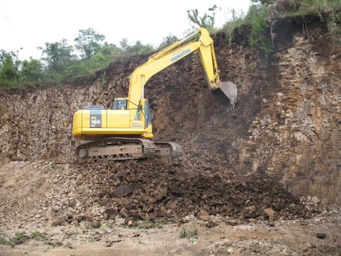 Cortes Cortes não operações de escavação para se atingir o nível da plataforma*, deixando o terreno no nível desejado, mas ainda com o seu solo natural.