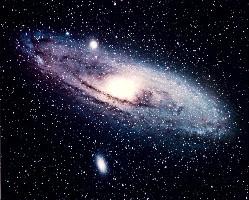Nebulosas exteriores à Via Láctea Edwin Hubble Andrômeda (M31) Em 1923 Edwin Powell Hubble (1889-1953) proporcionou a evidência definitiva para considerar as "nebulosas espirais" como