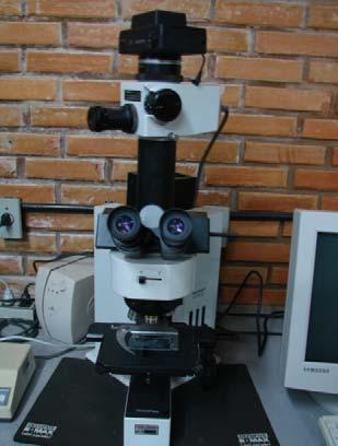 60 Figura 3.12: Microscópio ótico utilizado para análise e capitação dasfotos de cada microestrutura.
