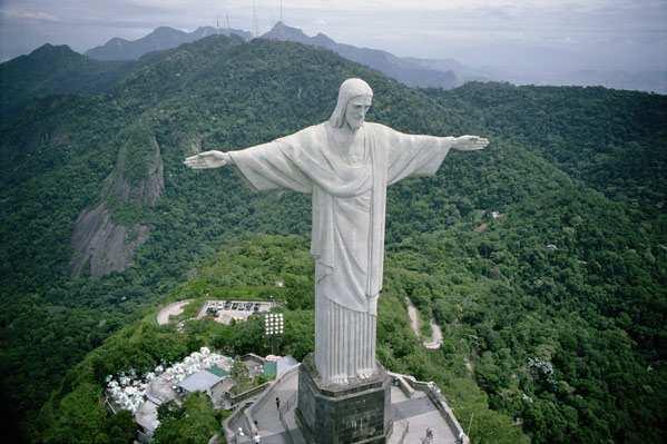 Punerea in valoare a altor resurse (minereuri de fier si neferoase) a condus la dezvoltarea rapida a oraselor São Paulo si Belo Horizonte.