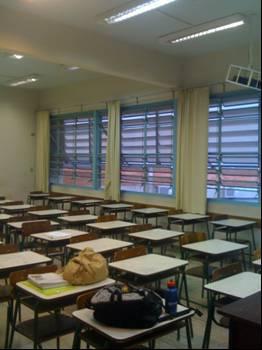 2.2. Caracterização das salas de aula As salas são de formato retangular e apresentam padrões tradicionais de layout de sala de aula.