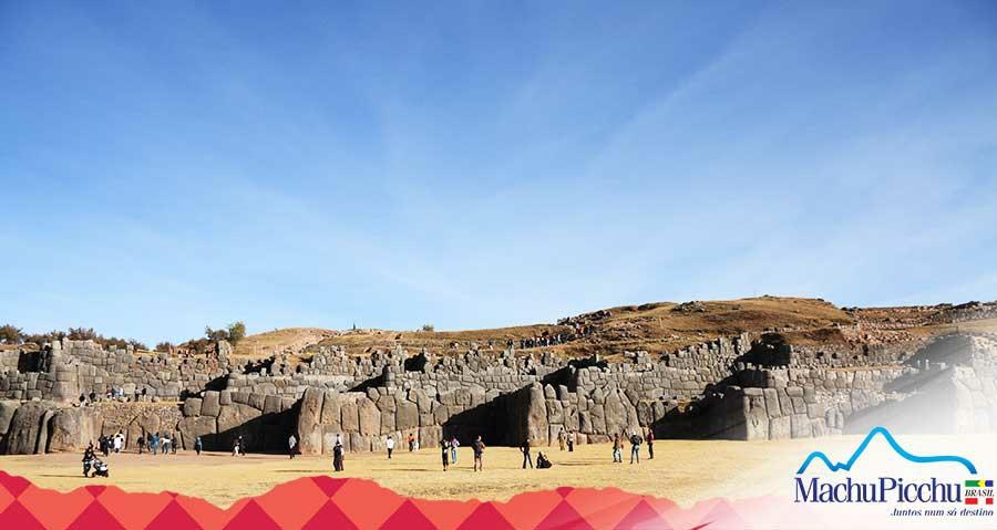À tarde teremos um Passeio Arqueológico pelas ruínas incas próximas a cidade de Cuzco que começa por volta das 13h15.
