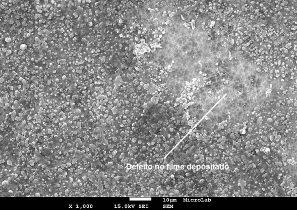 Em relação à secção transversal da membrana de ultrafiltração, pode-se observar que aparenta uma estrutura pouco densa com muitos espaços livres, o que justifica os valores elevados de A presentes na