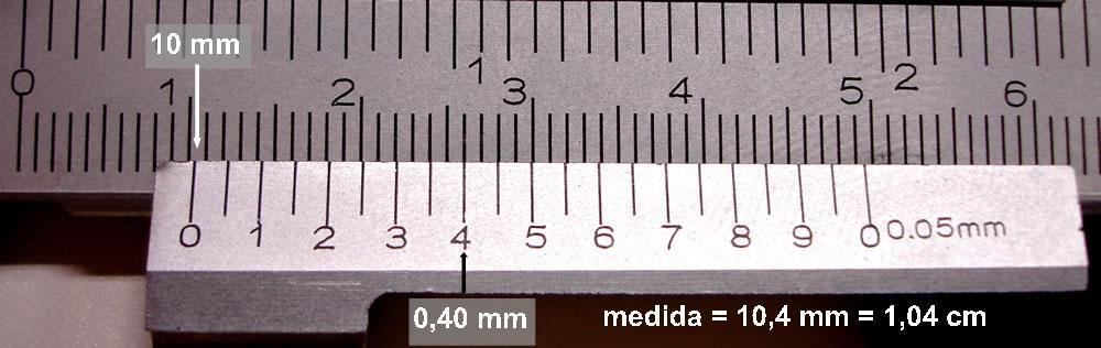 4.. Leitura no paquímetro de nónio com 0 divisões 1º passo - Observe a indicação da escala fixa, que está mais próxima do zero do nônio = 4 mm º