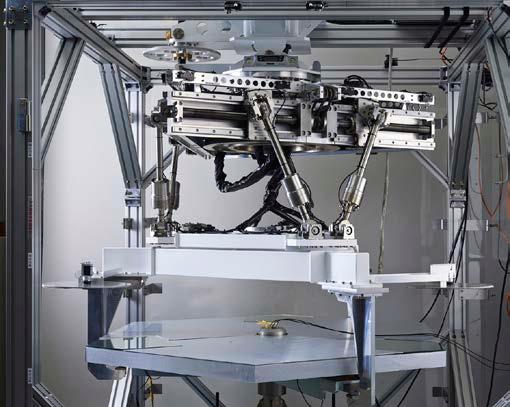 Robô-protótipo do sistema de manuseamento de segmentos (SHS) O robô foi concebido para reconhecer a sua posição e atitude relativamente à posição e atitude do espelho do segmento-alvo.