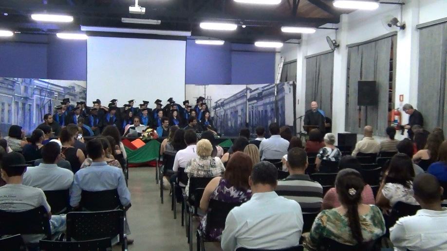 São organizados evento festivo/colação de grau semestralmente, para marcar o encerramento dos cursos técnicos e