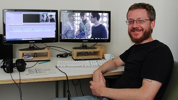 Montador e editor de Imagens Responsável pela montagem das imagens nos filmes