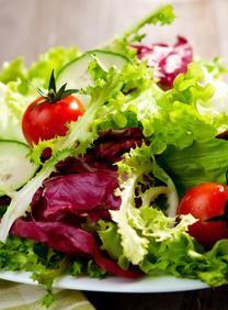 Salada Ingredientes: 2 tomates redondos Alface ½ beterraba