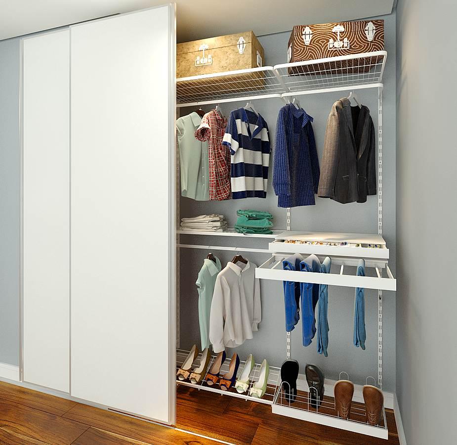 Modular Modular Prateleiras com 50cm de largura são as mais indicadas para instalar no alto do closet, organizando malas, travesseiros, caixas ou