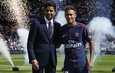 Sem detalhes, presidente do PSG diz que vai lucrar com Neymar POR REDAÇÃO Nasser Al-Khelafi, presidente do Paris Saint-Germain, não poupou esforços para contratar Neymar.