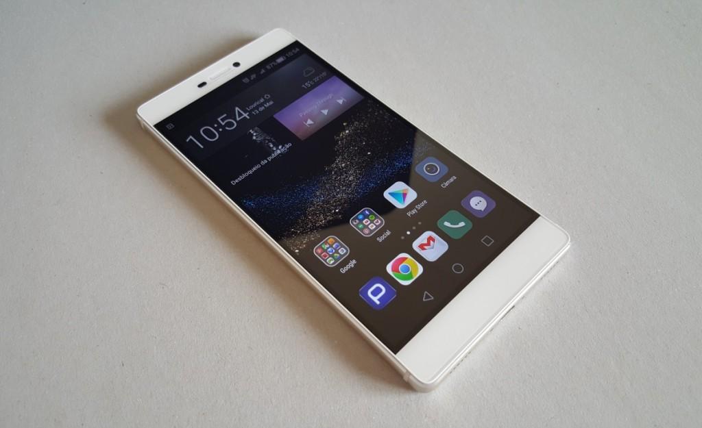 Análise ao novo smartphone Huawei P8 Date : 14 de Maio de 2015 Ainda não chegou oficialmente ao mercado, mas já ocupa um lugar de destaque ao lado dos melhores smartphones topo de gama do ano.