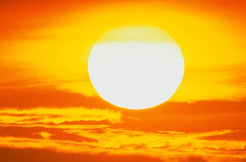 SOL O Sol é a estrela mais próxima da Terra. Ele assegura as condições necessárias de vida deste planeta.
