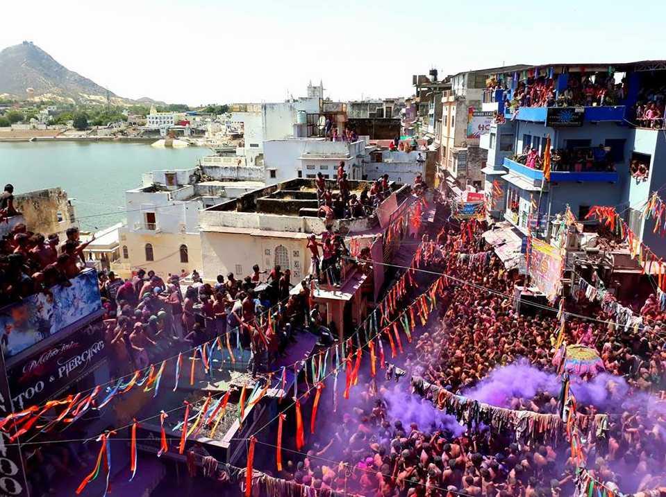 HOLI FESTIVAL _ PUSHKAR O Holi celebra a chegada da primavera na Índia, mas não é só