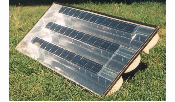 30 Figura 3.8 Módulo fotovoltaico concentrador estático PEC-44D para sistemas fotovoltaicos autônomos. 3.2.