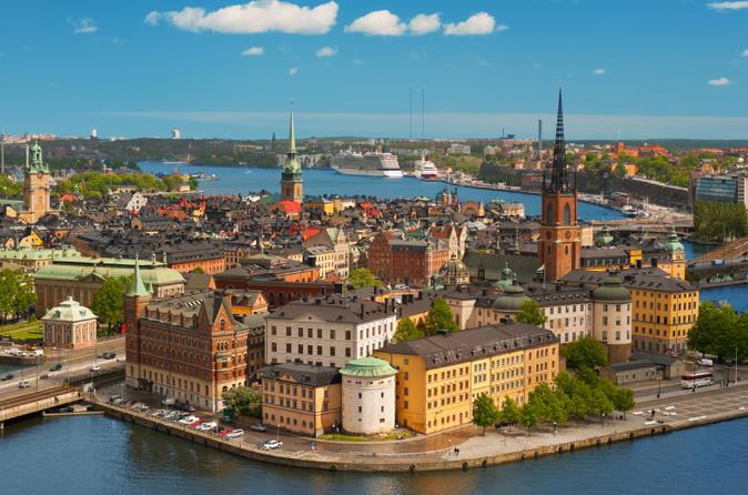 Continuação para Estocolmo, apreciando as belezas da região. À tarde, chegada a esta cidade que é conhecida como uma das mais belas capitais da Europa. Hospedagem em Estocolmo.