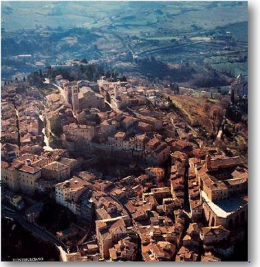 A planificação das cidades utilizada pelos romanos, é atribuída por autores antigos aos etruscos, porém, a regularidade deste traçado