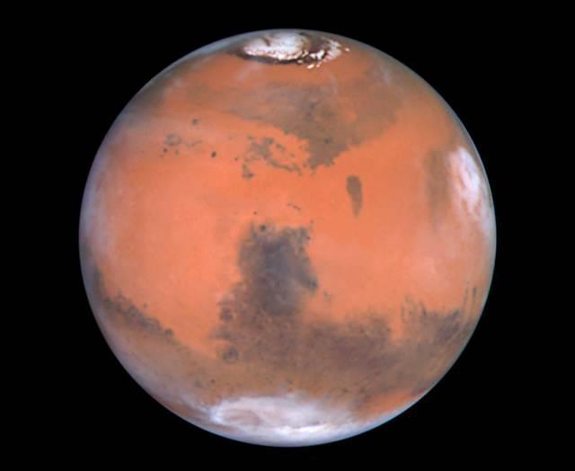 Marte Seu nome correspondente grego é Ares. Possui uma atmosfera tênue, cujo componente principal é o gás carbônico (95%).
