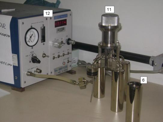 1 Medição do hidrogênio difusível A medição da quantidade de hidrogênio difusível depositado pelos metais de solda (E8010-G e E101T1-GM-H8) foi feita utilizando o processo de cromatografia gasosa no